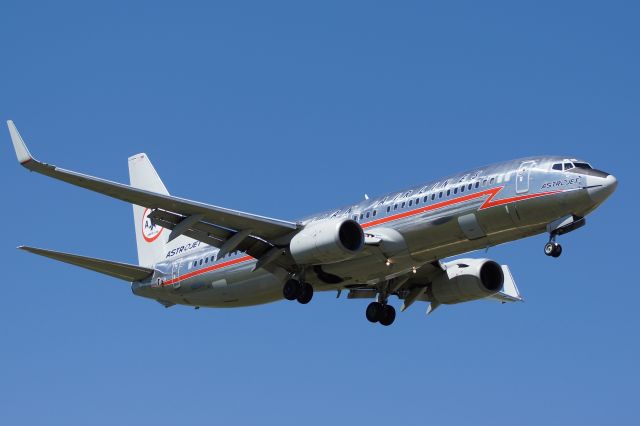 Boeing 737-800 (N951AA) - 12R approach.