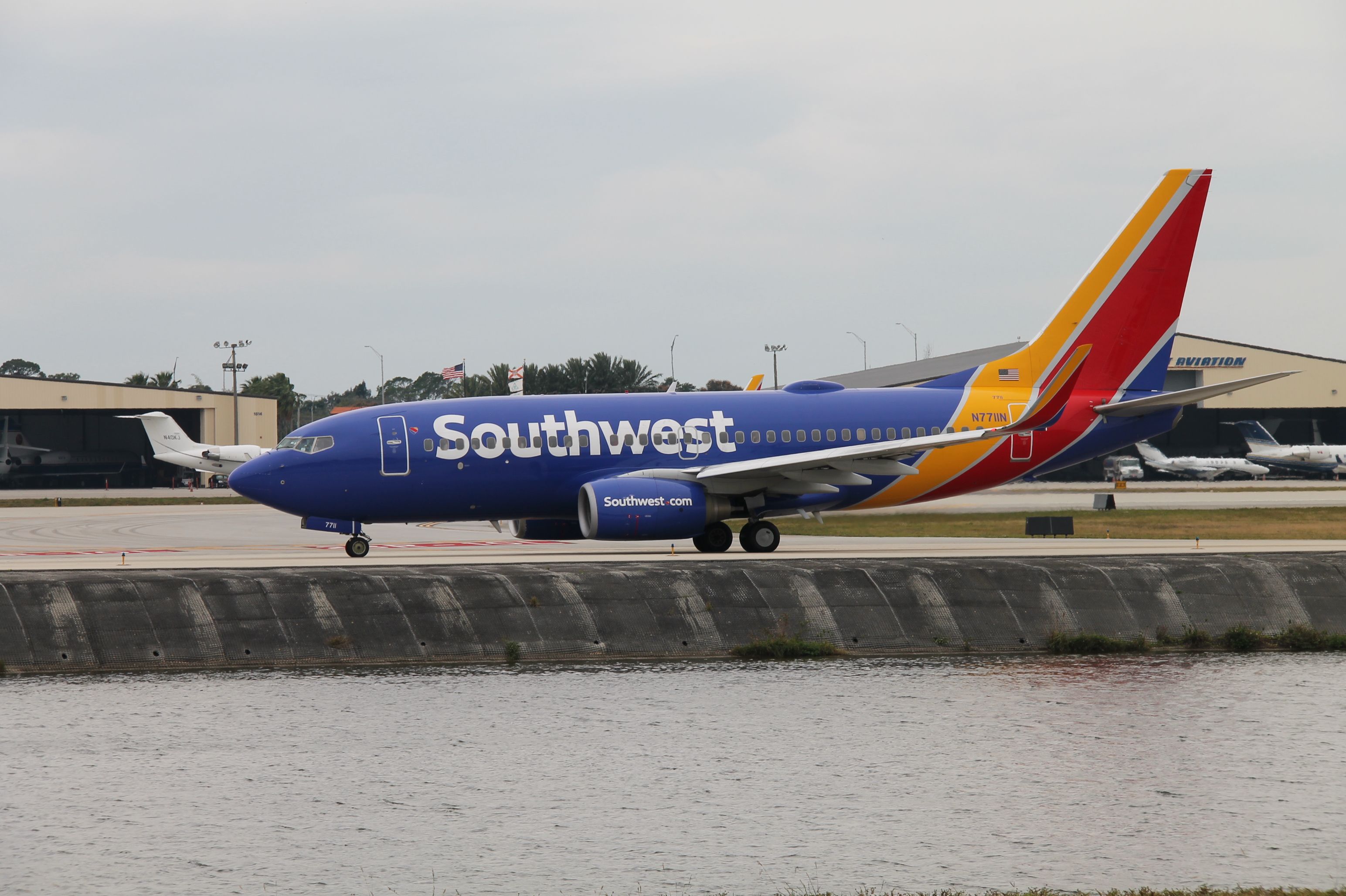 Boeing 737-700 (N7711N)