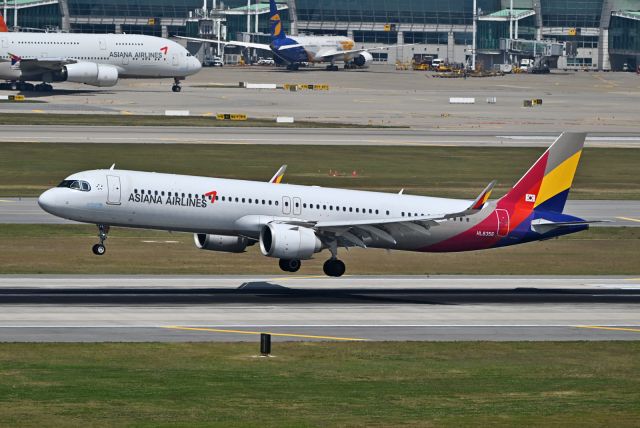 Airbus A321 (HL8356)
