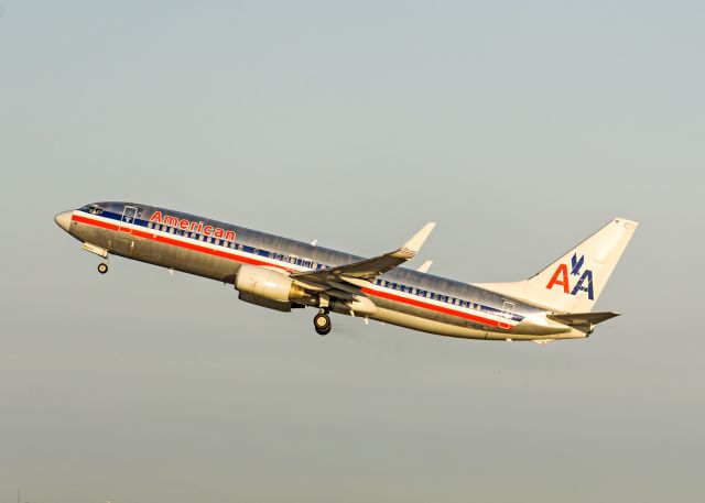 Boeing 737-800 (N918AN)