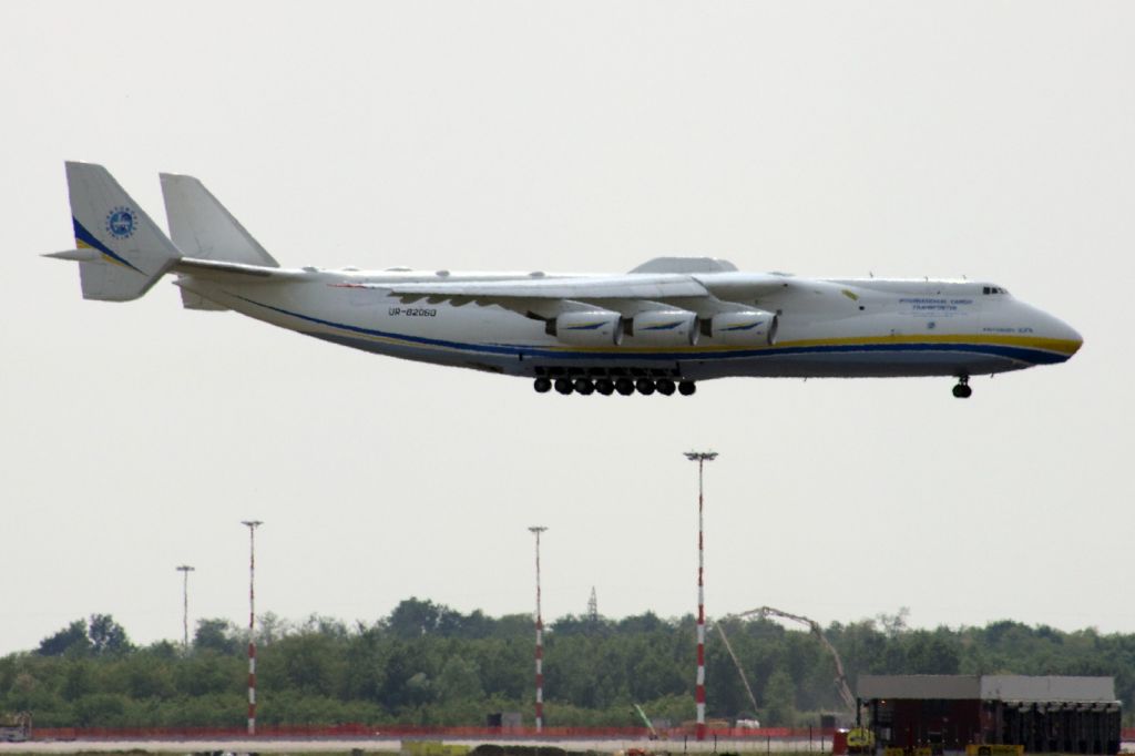 Antonov Antheus (UR-82060)