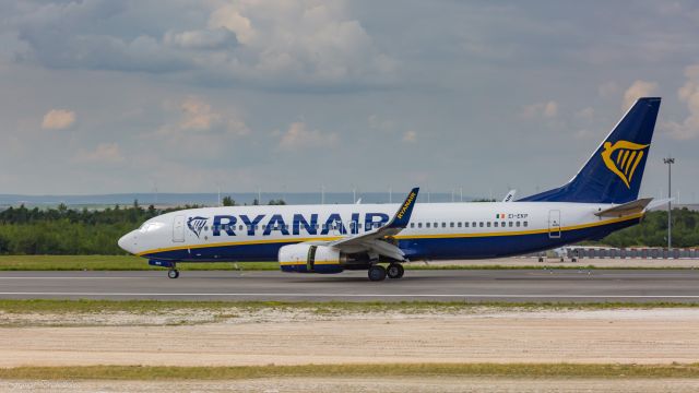 Boeing 737-700 (EI-EKP)