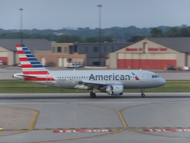 Airbus A319 (N702UW)