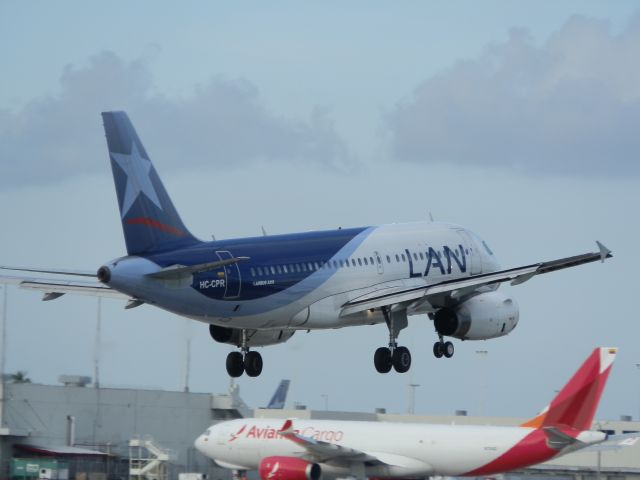 Airbus A319 (HC-CPR)