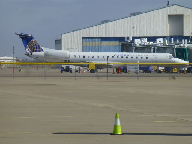 Embraer ERJ-145 (N129000)