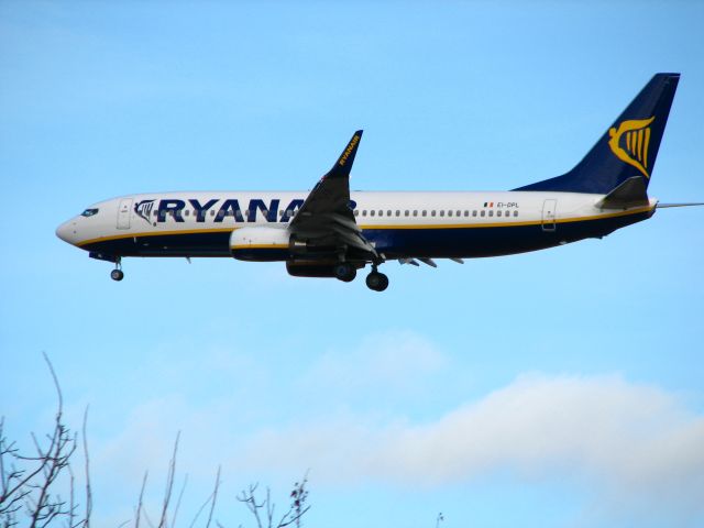 Boeing 737-700 (EI-DPL) - Newly manufactured plane being air tested.