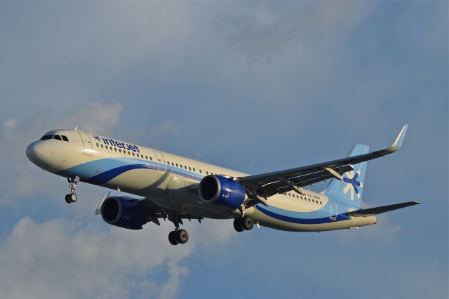 Airbus A321 (XA-MAP) - Airbus A321-251N of Interjet XA-MAP, MSN 7986 and 3 years old, is landing on the 05R runway in Mexico City Airport (Photo Jul 21th 2018).