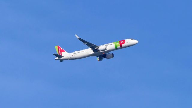 Airbus A321neo (CS-TXC)
