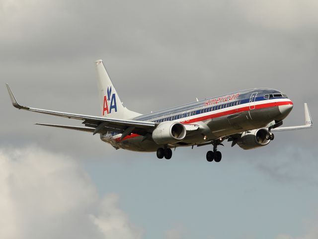 Boeing 737-700 (N810NN)