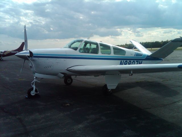 Beechcraft 35 Bonanza (N8807M)