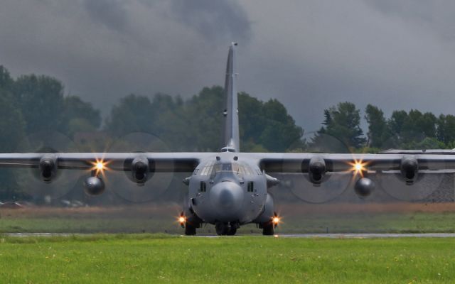 Lockheed C-130 Hercules (94-7318) - usaf c-130h 94-7318 dep shannon 17/5/16.