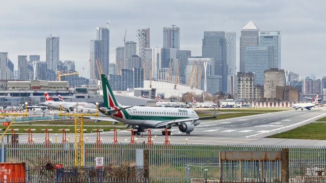 Embraer 170/175 (EI-RNC)