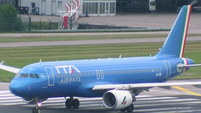 Airbus A320 (EI-EIE) - EIEIE24062022ZRH.jpg