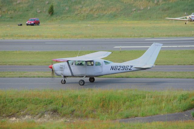 Cessna 205 (N8296Z)