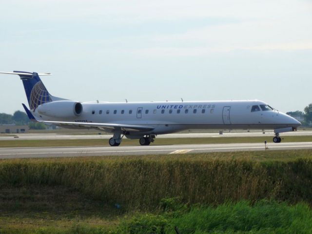 Embraer EMB-145XR (N12135)