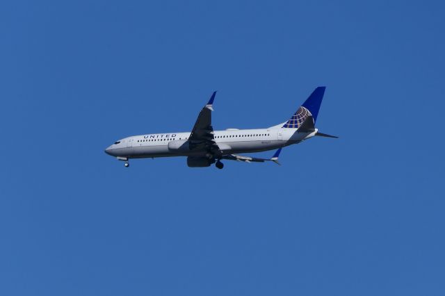 Boeing 737-800 (N37277)