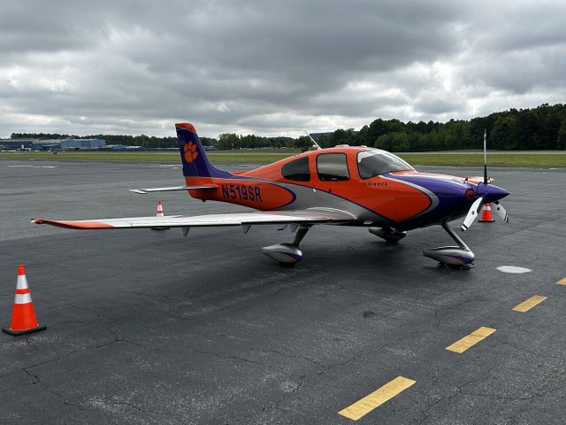 Cirrus SR-22 (N529SR)