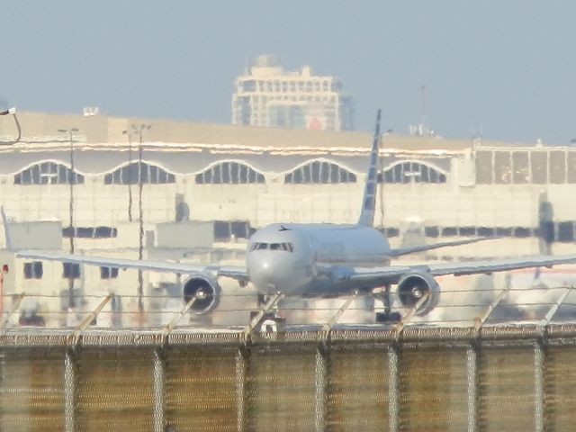 BOEING 767-300 (N394AN)