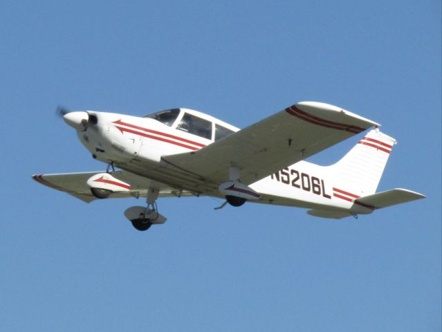 Piper Cherokee (N5206L) - Taking off RWY 26L