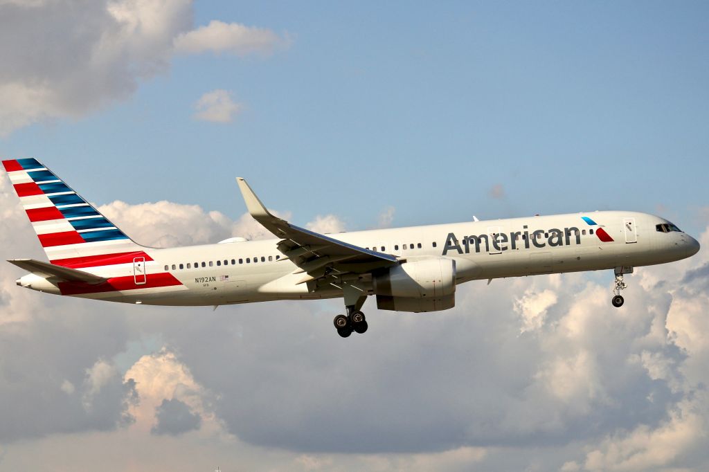 Boeing 757-200 (N192AN)