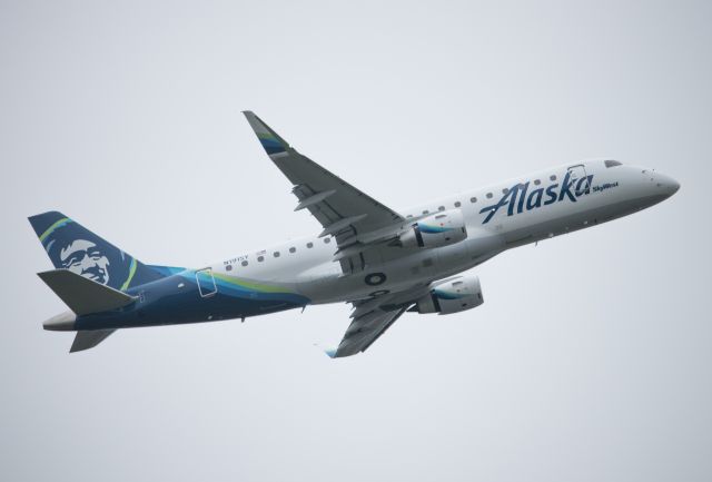 Embraer 175 (N191SY)