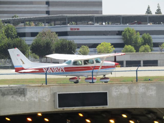 Cessna Skyhawk (N4182T) - Taxiing to RWY 30