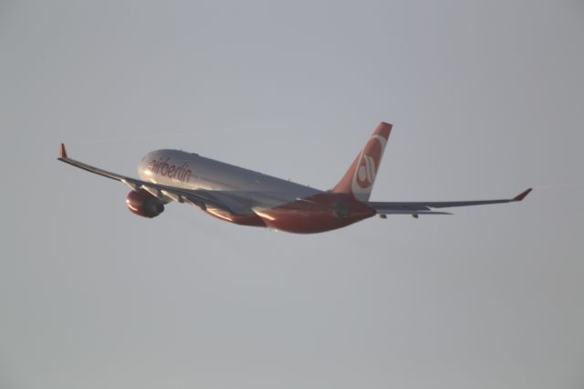 Airbus A330-200 (D-ALPC)