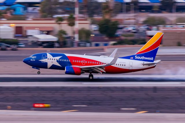 Boeing 737-700 (N931WN) - Southwest Airlines 737-700 in Lone Star One special livery landing at PHX on 11/15/22. Taken with a Canon 850D and Tamron 70-200 G2 lens.