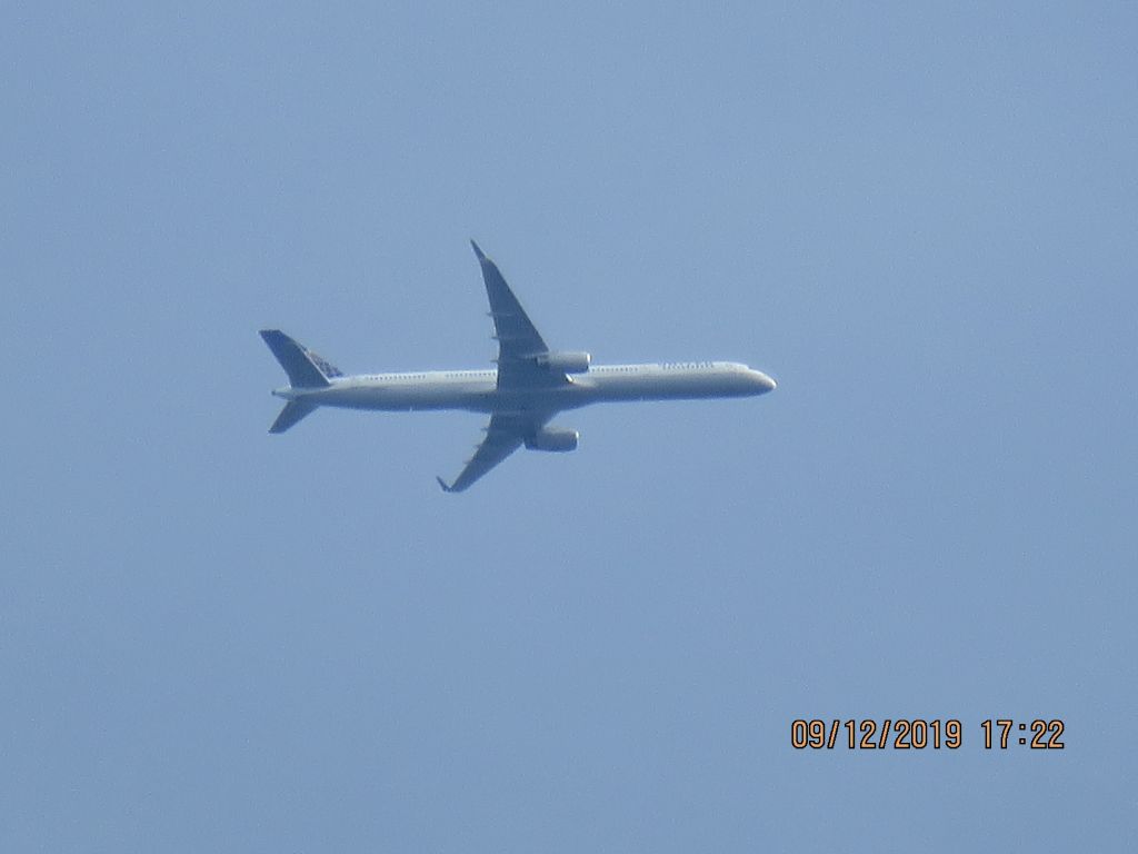 BOEING 757-300 (N57870)