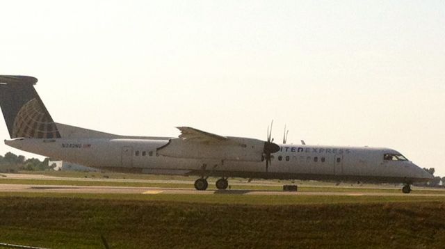 de Havilland Dash 8-400 (N342NG)