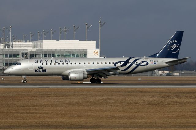 Embraer ERJ-190 (PH-EZX)