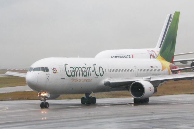 BOEING 767-300 (TJ-CAC) - Cameroon Airlines Corporation Boeing 767 taxiing to runway 26R for it's flight to Douala.