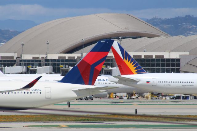 Airbus A350-900 (N515DN) - TAXISNG TO TERMINAL