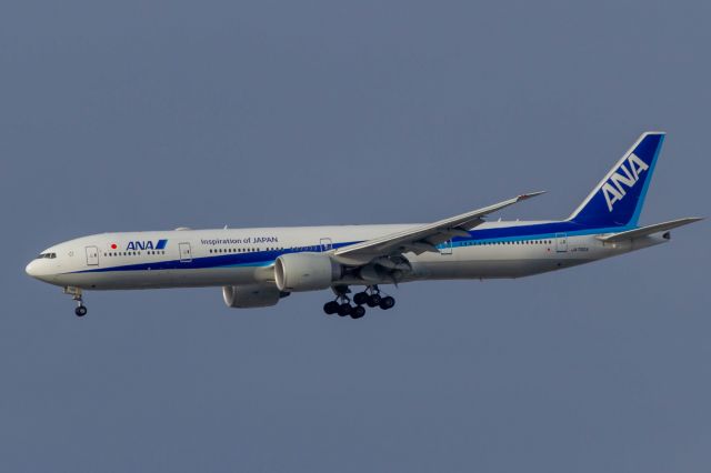 BOEING 777-300ER (JA792A)