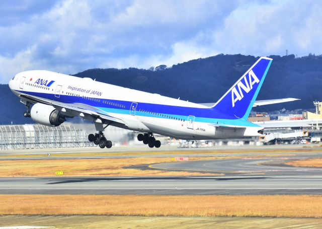 Boeing 777-200 (JA703A)