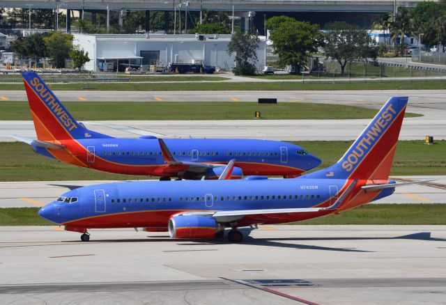 Boeing 737-700 (N743SW) - N743SW and N468WN