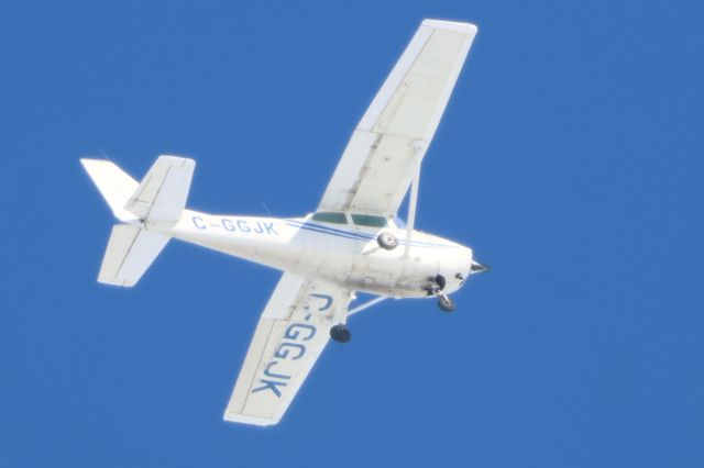 Cessna Skyhawk (C-GGJK) - C-GGJK CESSNA SKYHAWK 172-M CARGAIR LTD. Survolant la ville de Lavaltrie QC. Le 21-02-2025 à 11:44.