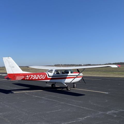 Cessna Skyhawk (N7920U)