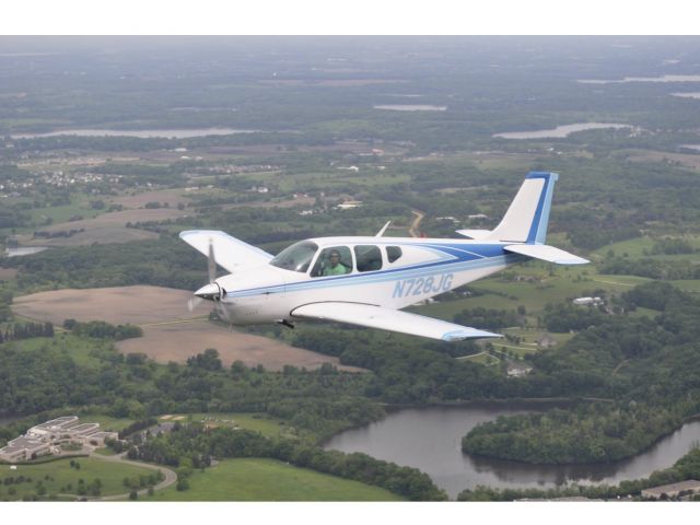 Beechcraft Bonanza (33) (N728JG)