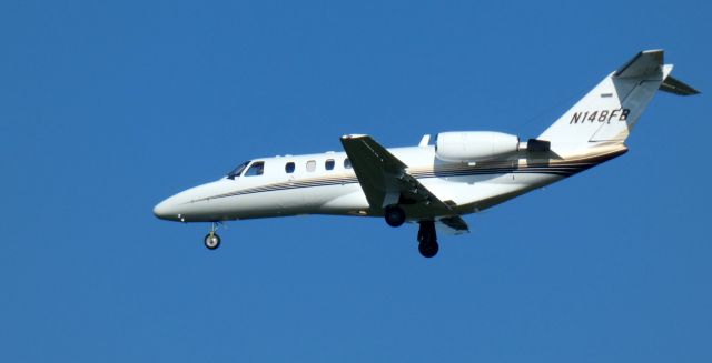 Cessna Citation CJ2+ (N148SB) - About to touch down is this 2003 Cessna 525A Citation II in the Autumn of 2023.