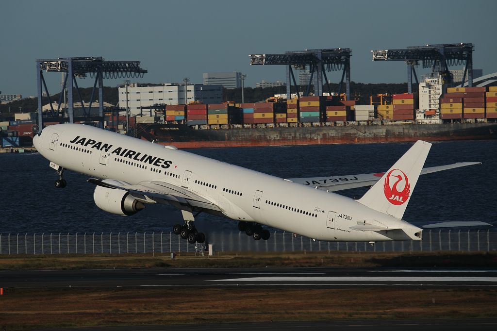 BOEING 777-300ER (JA739J)