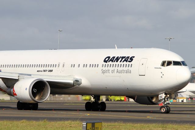 BOEING 767-300 (VH-OGN) - 23 NOV 2012