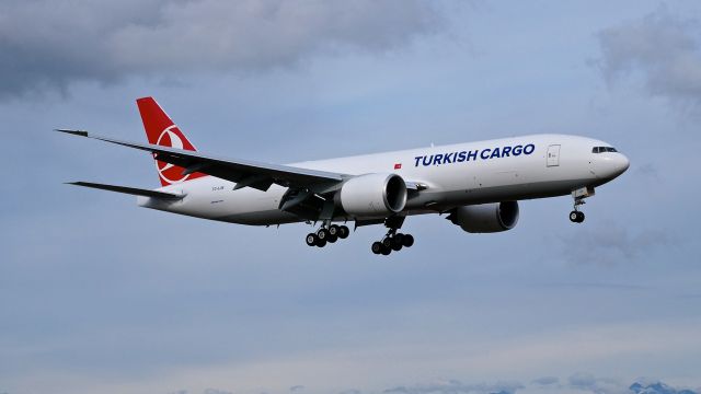 Boeing 777-200 (TC-LJN) - BOE233 on final to Rwy 16R to complete a B1 flight on 9.14.18. (ln 1573 / cn 65742).