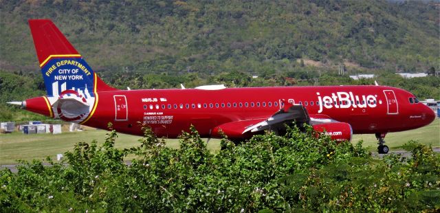 Airbus A320 (N615JB)