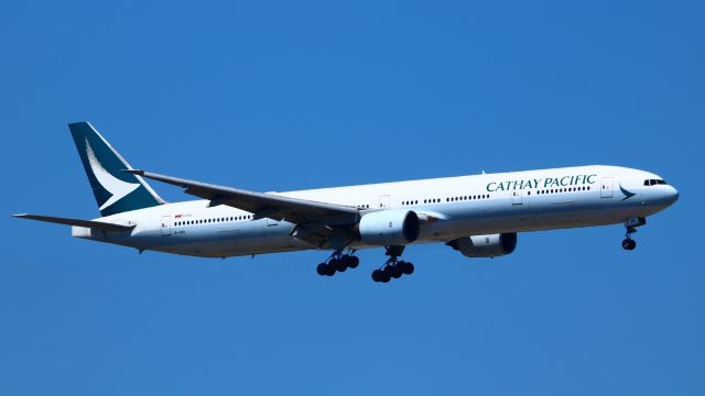 BOEING 777-300 (B-HNI)