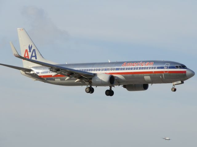 Boeing 737-800 (N979AN)