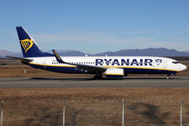 Boeing 737-700 (9H-QDV)