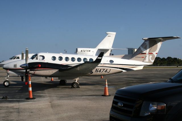 Beechcraft Super King Air 350 (N474J) - Seen here on 17-Mar-15 recently arrived from KOKM.