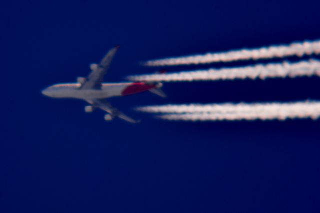 Boeing 747-400 (VH-OEG) - Qantas 11 ,Los Angeles, CA to New York south of Cleveland 39,000 ft. 05-15-17.