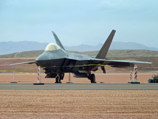 Lockheed F-22 Raptor —